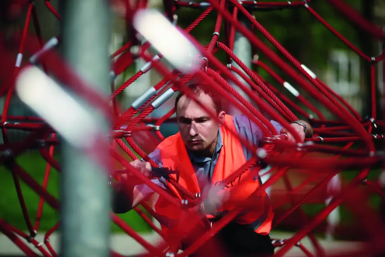 Czy można wchodzić na plac zabaw? Sprawdź zasady i ograniczenia