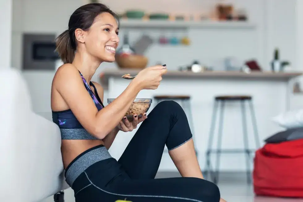 Ile nie jeść przed bieganiem, aby uniknąć dyskomfortu i problemów?