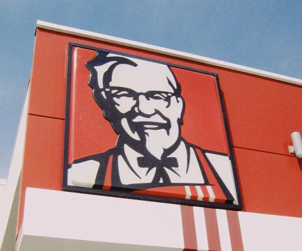 Czy 1 maja KFC jest otwarte? Sprawdź godziny otwarcia w swojej lokalizacji