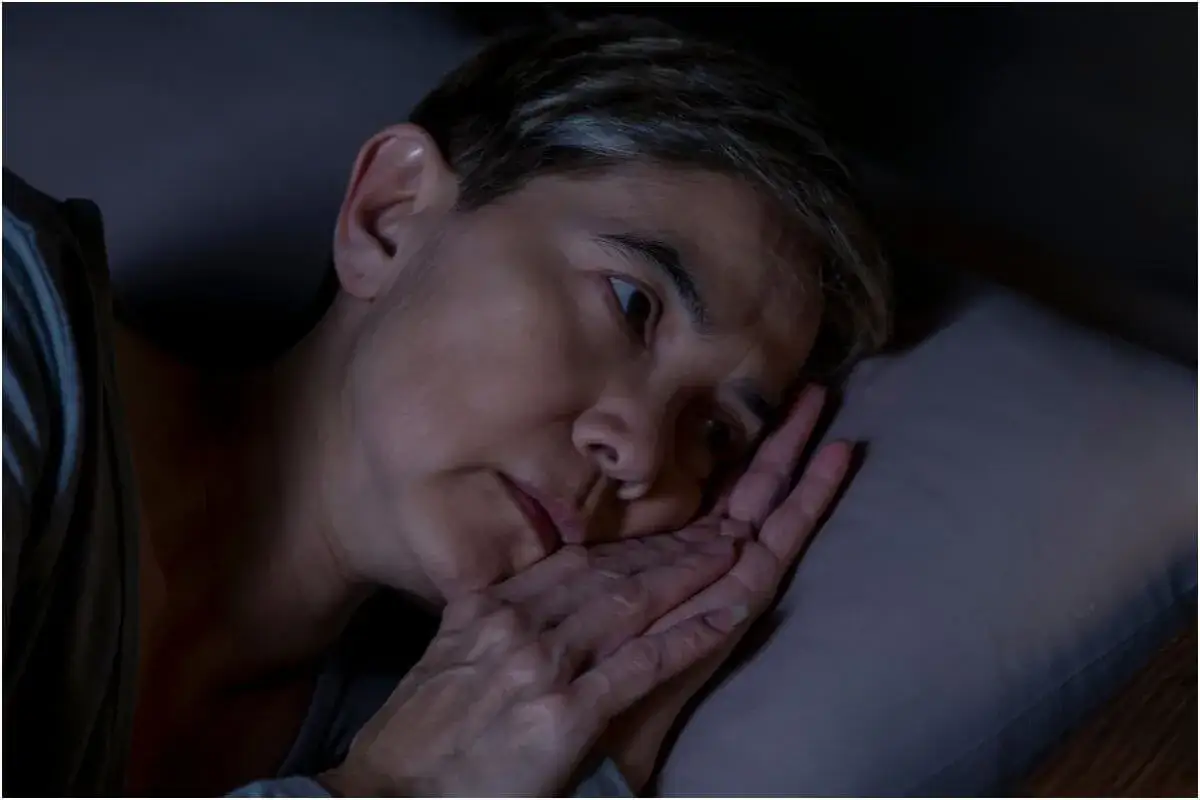 Dlaczego starsza osoba krzyczy w nocy? Odkryj przyczyny i rozwiązania