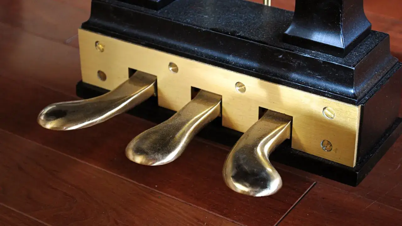 Poznaj wszystkie funkcje pedałów w pianinie - zastosowanie i praktyka