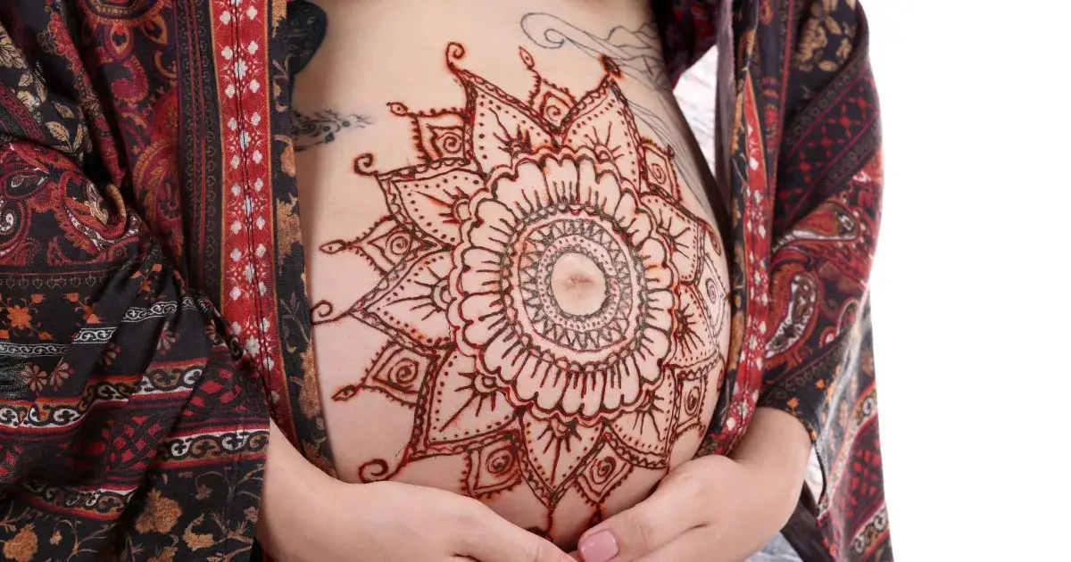 Jak zmyć tatuaż z henny? Skuteczne metody i ich ryzyko