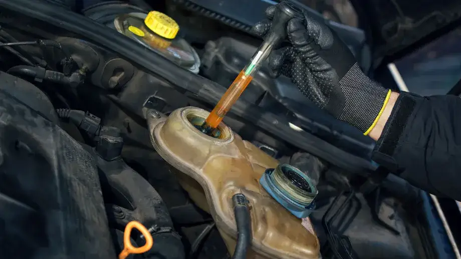 Co zrobić gdy zamarznie woda w chłodnicy i jak uniknąć uszkodzeń