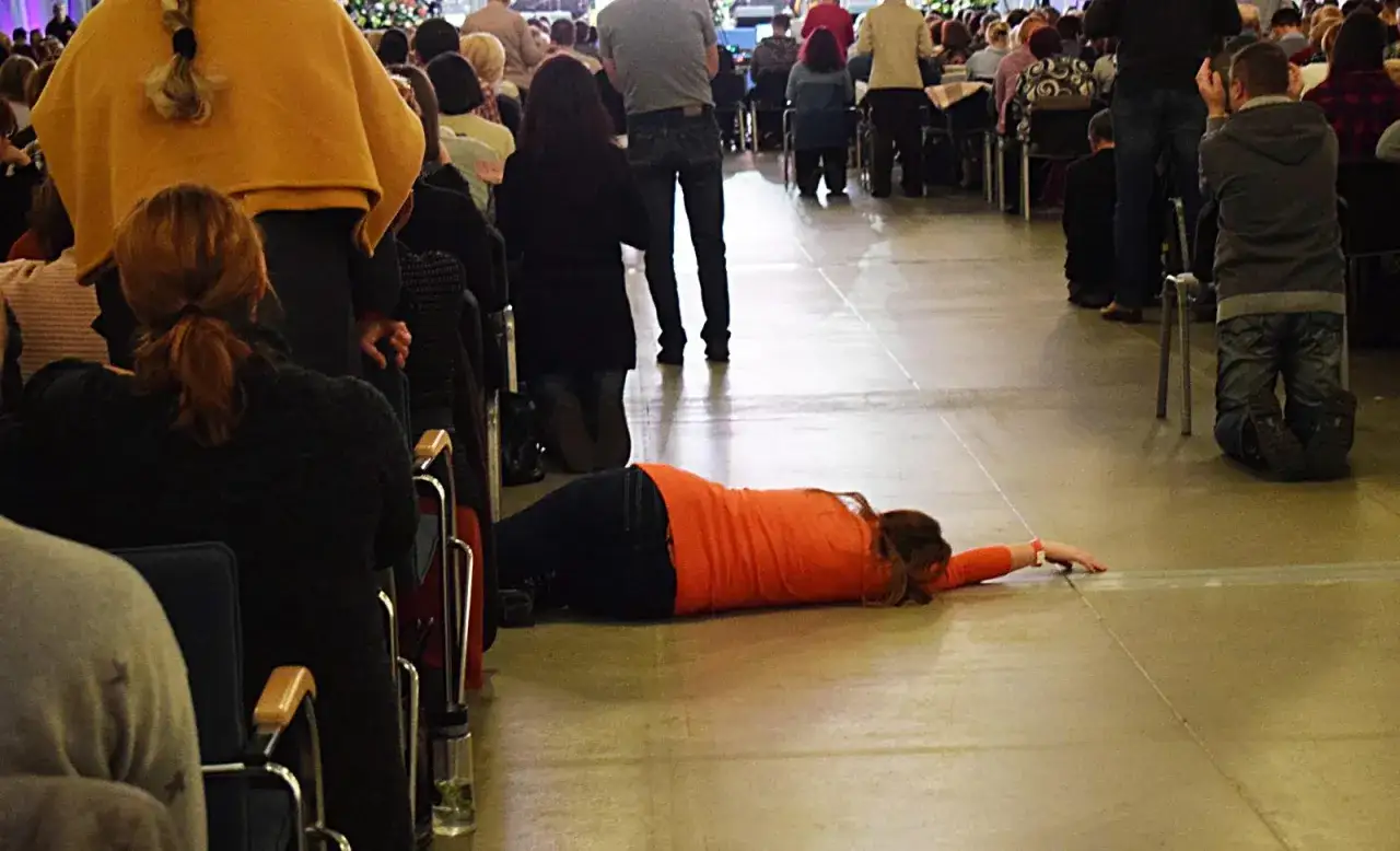 Dlaczego warto chodzić do kościoła? Odkryj duchowe i społeczne korzyści