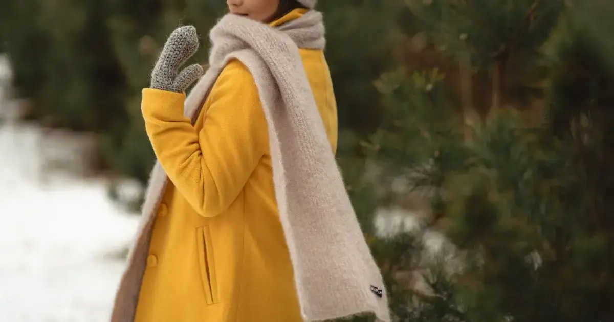 Jaki szalik do musztardowego płaszcza? Odkryj idealne połączenia i style