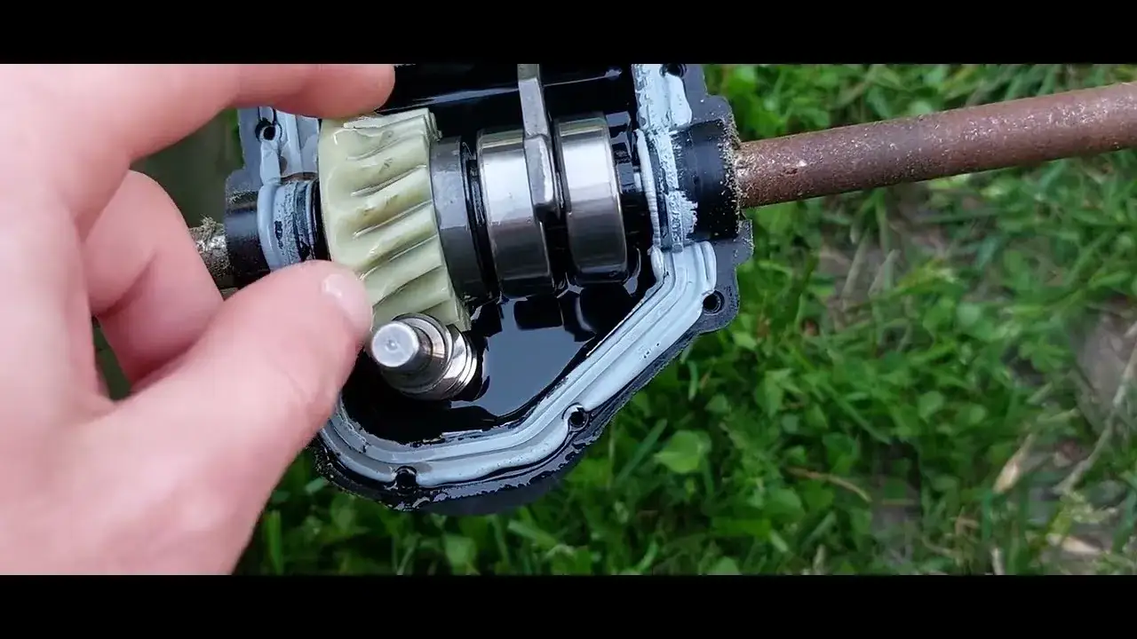 Jak przenieść napęd z silnika kosiarki? Poradnik DIY