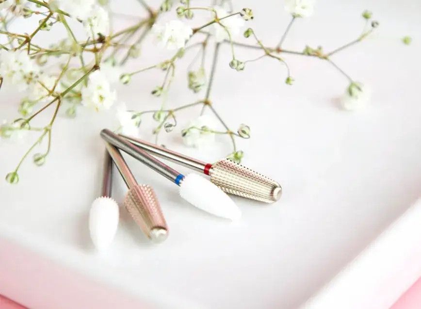 Jaki frez do hybrydy? Wybierz najlepszy dla swoich paznokci