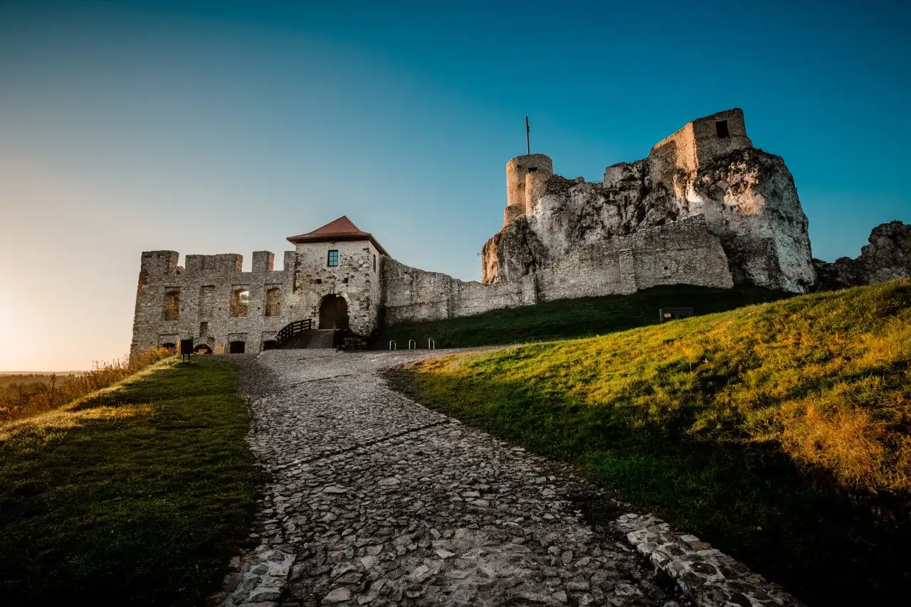 Najciekawsze atrakcje w Rabsztynie, które musisz zobaczyć