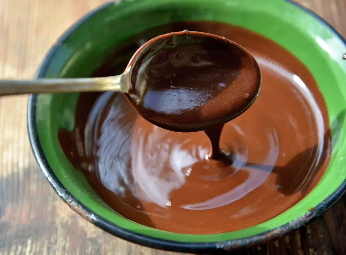 Jak skutecznie zagęścić polewę czekoladową i uniknąć rozczarowania
