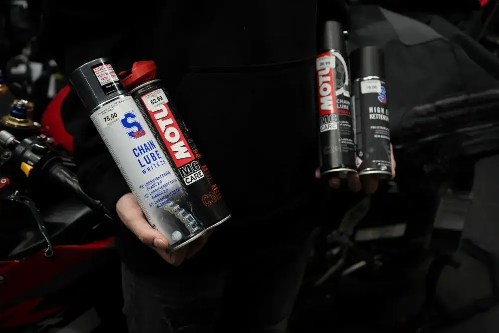 Jaki smar do łańcucha motocyklowego? Twój wybór, Twoje bezpieczeństwo