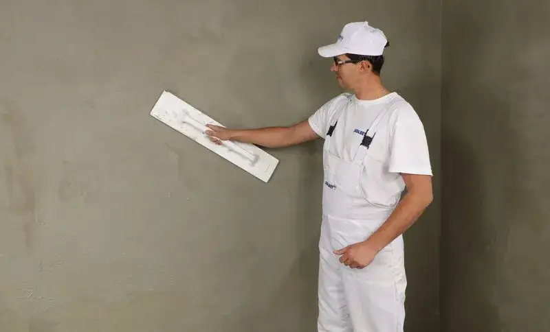 Ile schną tynki cementowo-wapienne? Ekspert radzi, jak przyspieszyć