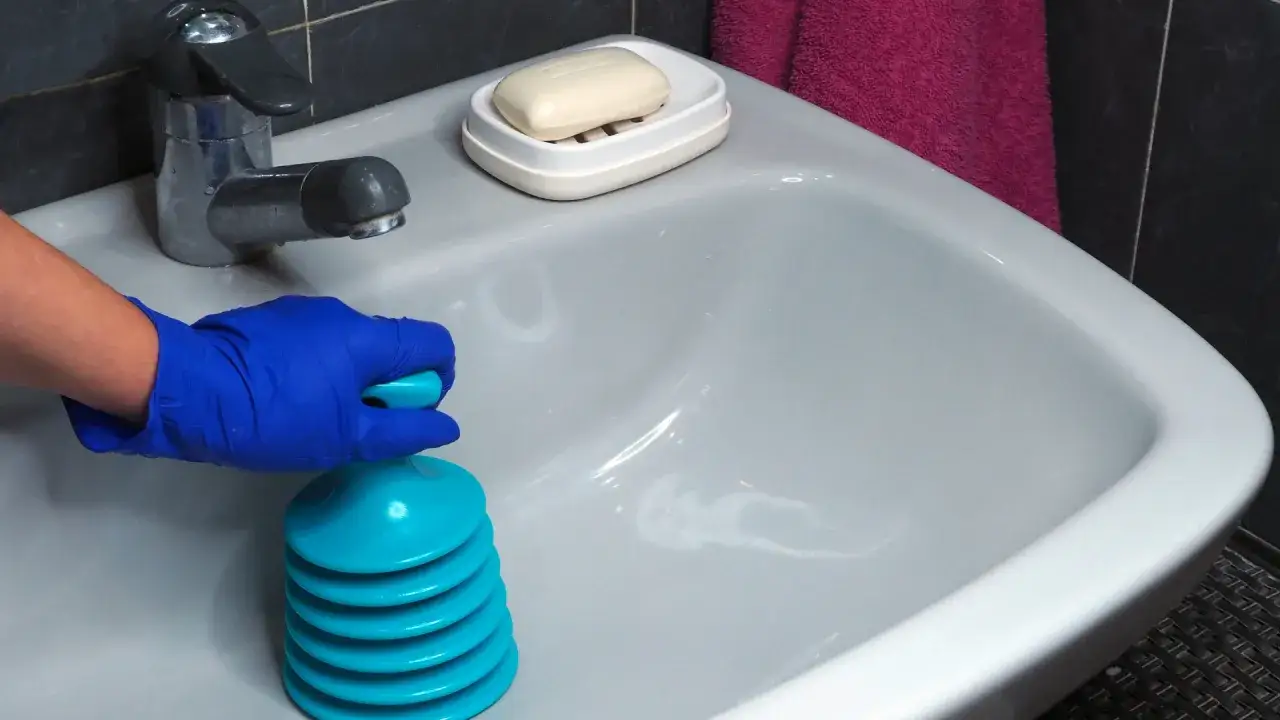 Skuteczne sposoby na to, co rozpuszcza włosy w rurach i unika zatorów