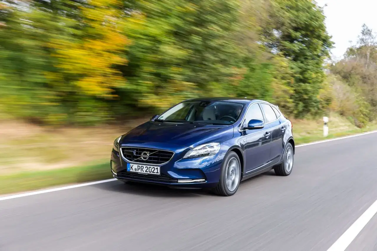 Volvo V40 jaki silnik wybrać? Porównanie opcji i ich zalety