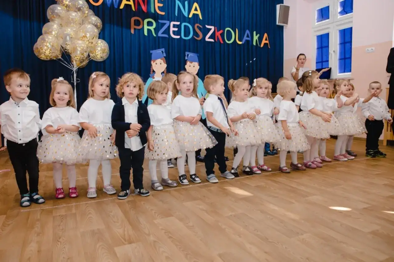 Jak ubrać dziecko na pasowanie na przedszkolaka, aby wyglądało elegancko?