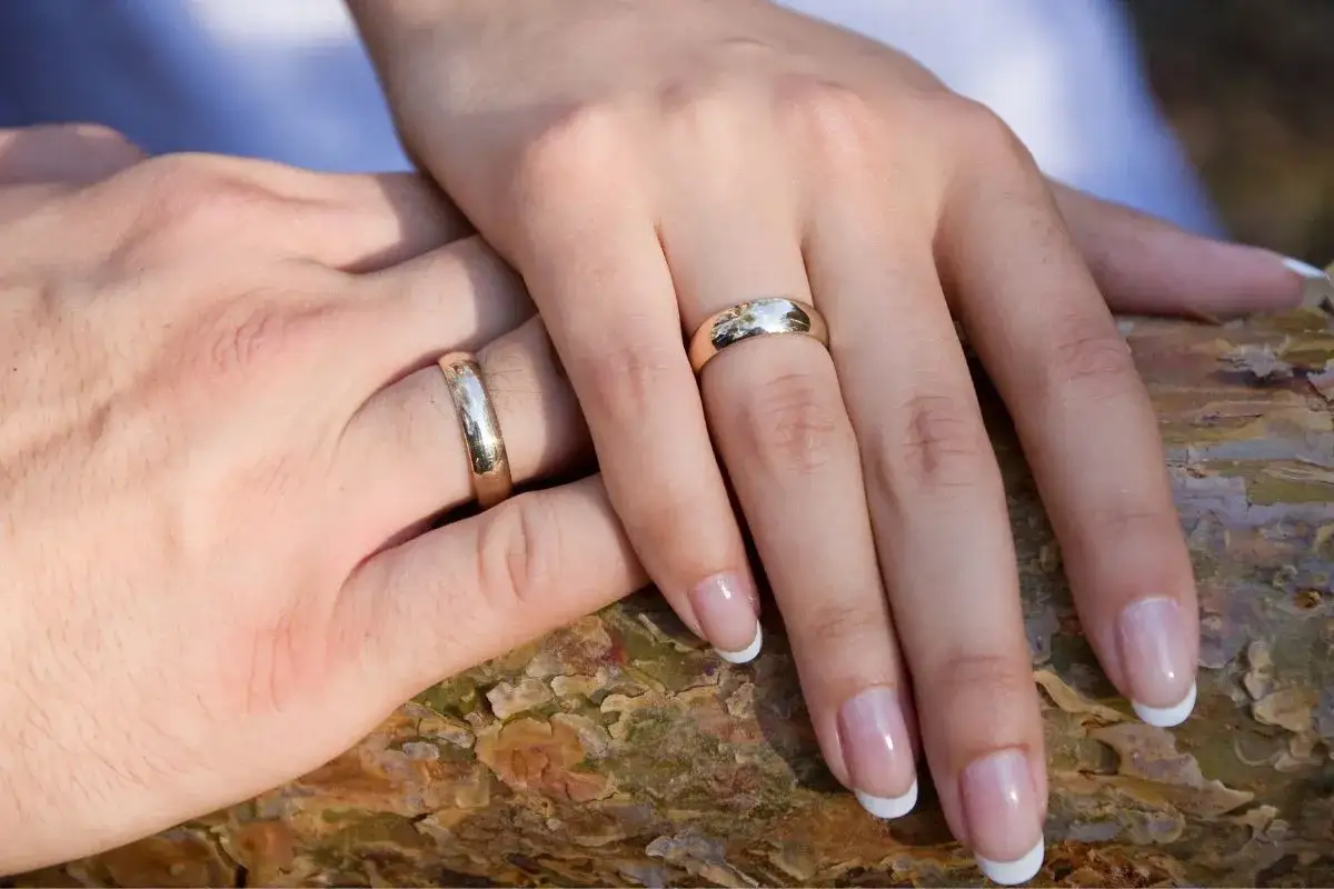 Czy można kupić jedną obrączkę? Odkryj elastyczność wyboru biżuterii