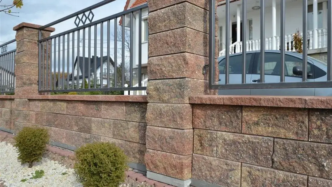 Głębokość fundamentu pod ogrodzenie: Jak uniknąć błędów i mrozu?