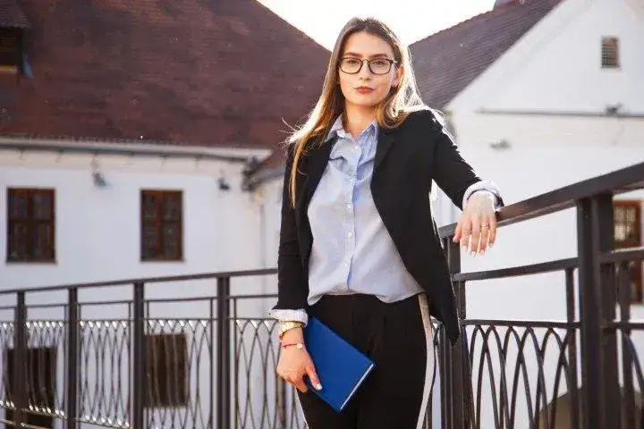 Staż po studiach prawniczych: jak zdobyć cenne doświadczenie zawodowe