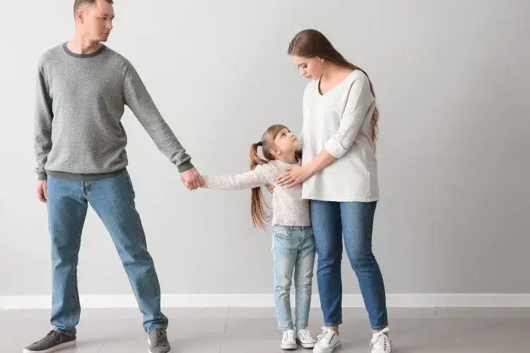 Czy po rozwodzie jestem samotną matką? Prawa, wsparcie i emocje po rozstaniu