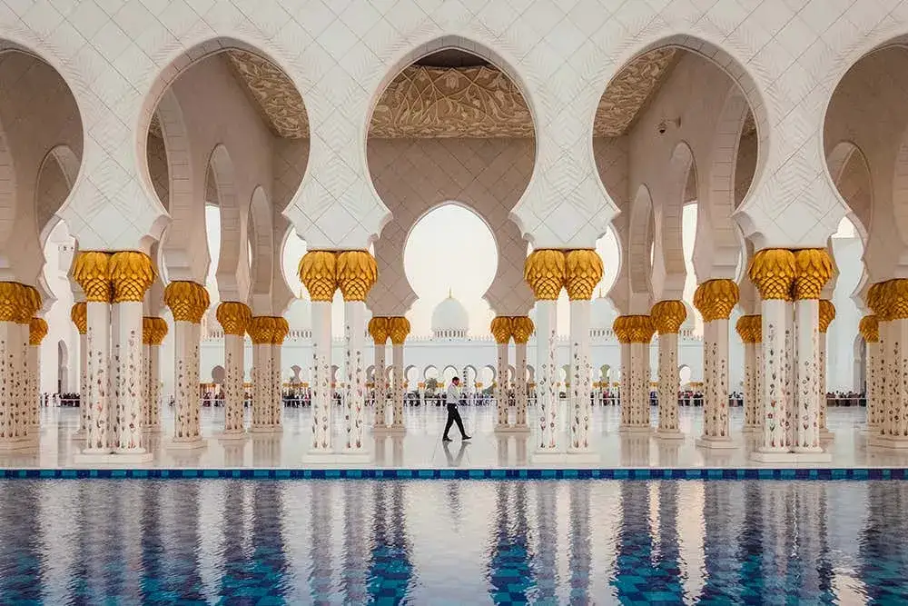 Co warto zobaczyć w Abu Dhabi? Kompletny przewodnik po atrakcjach miasta
