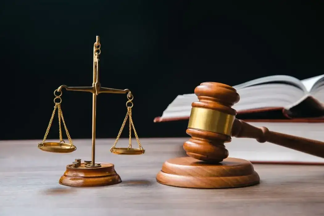 Czym zajmuje się radca prawny i jak może pomóc w trudnych sprawach