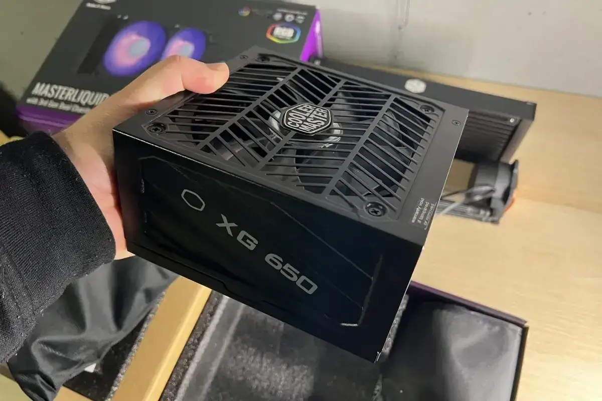 Zasilacz Cooler Master XG 650, idealny wybór, jeśli zastanawiasz się, jaki zasilacz do RTX 3060.