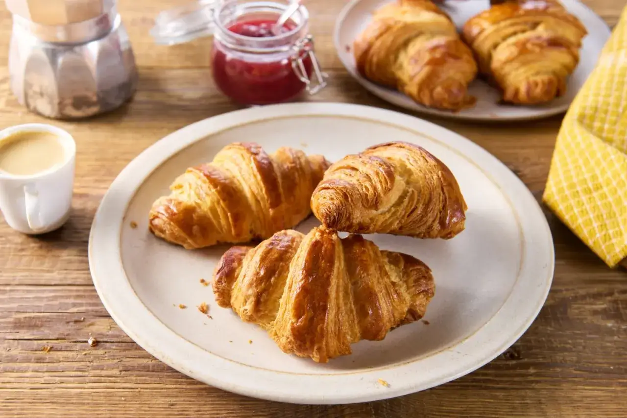 Szybki przepis na pyszne croissanty z gotowego ciasta francuskiego