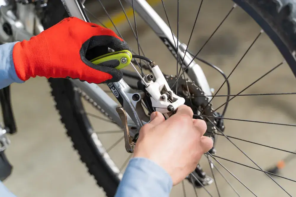 Ile kosztuje serwis amortyzatora rowerowego? Sprawdź ceny i opcje serwisu