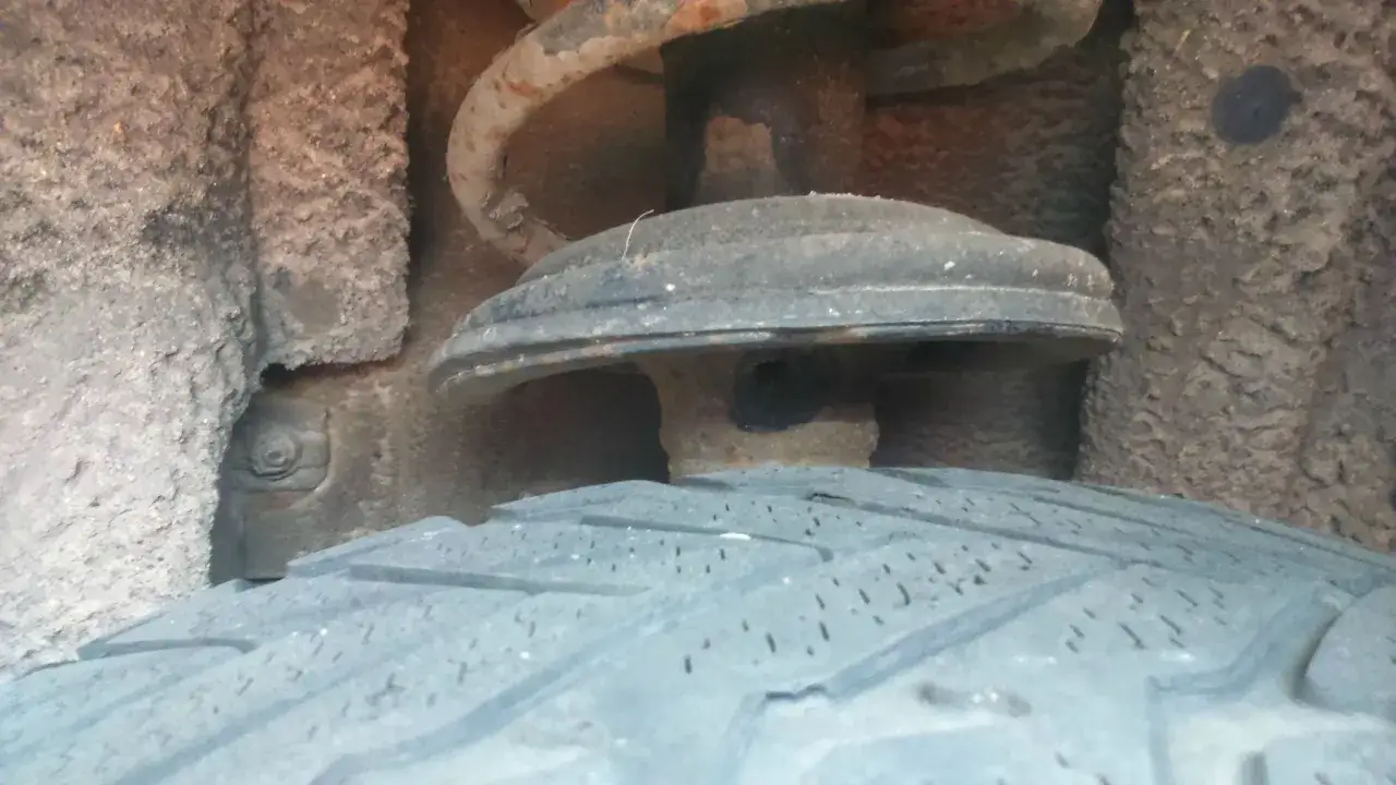 Filtr paliwa Avensis T25 (benzyna): Ukryty w zbiorniku? Poradnik!