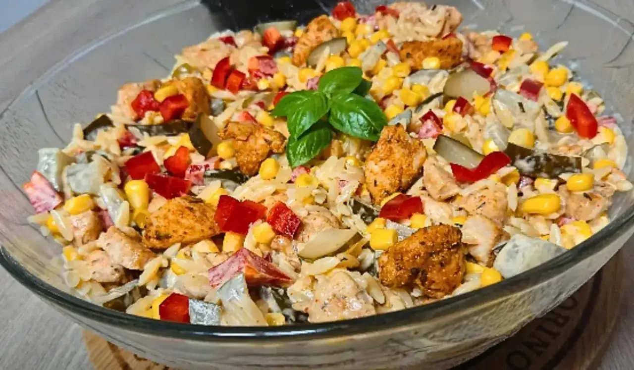 Jak zrobić sałatkę z gyrosem, która zaskoczy Twoich gości?