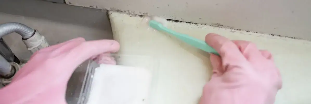 Skuteczne sposoby na usunięcie pleśni z fug w Twojej łazience