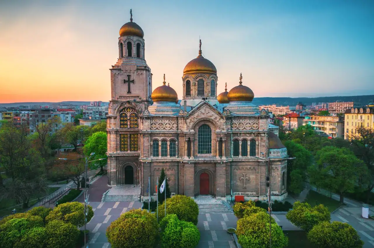Obzor atrakcje: Odkryj najpiękniejsze miejsca i ukryte skarby