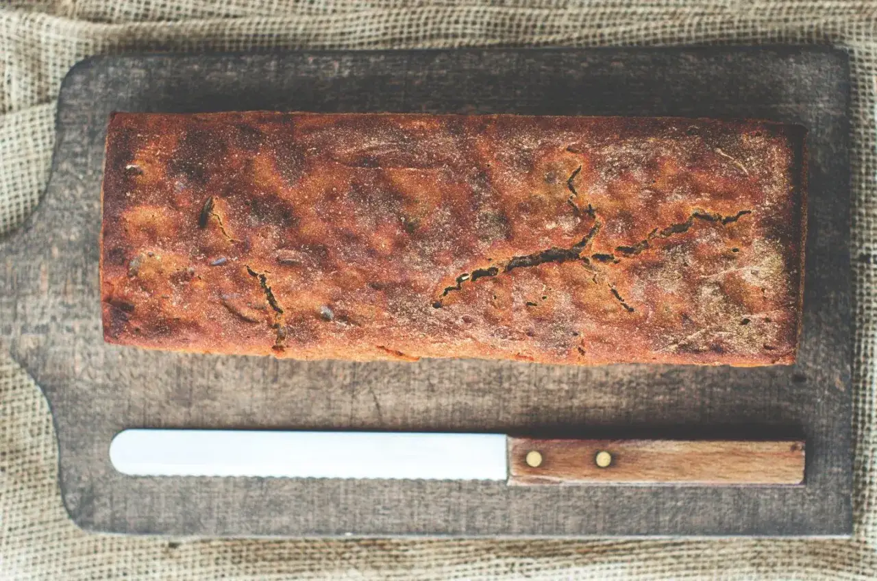 Ile piec chleb w piekarniku z termoobiegiem, aby nie był suchy?