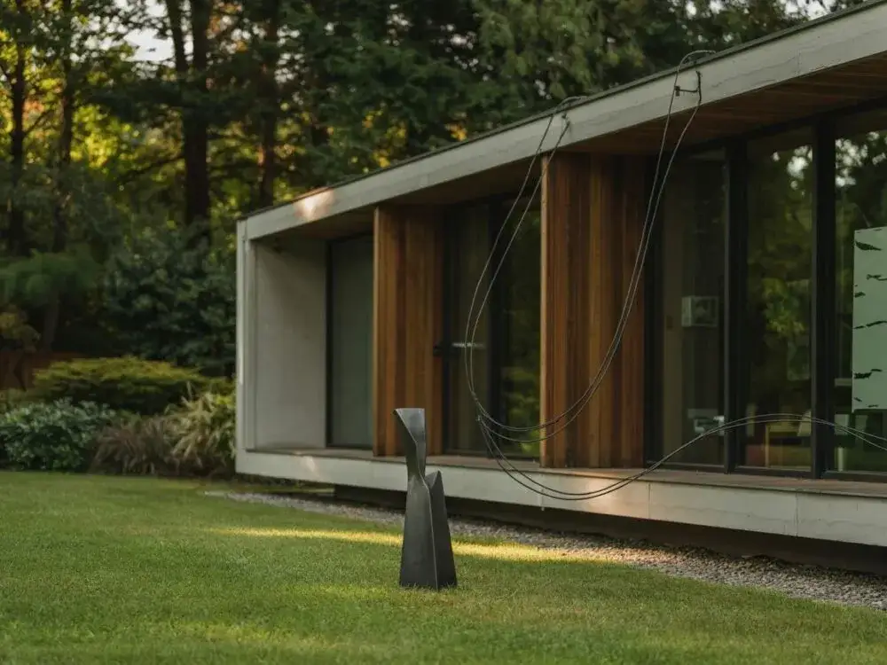 Jak schować kable w domu i uniknąć bałaganu w przestrzeni