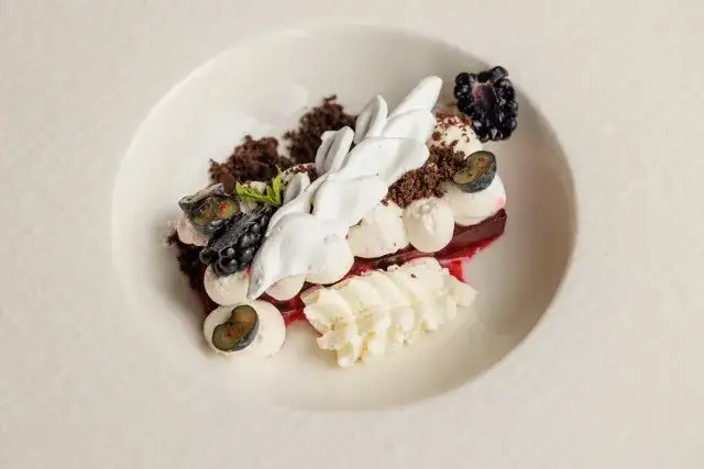 Gdzie zjeść w Jeleniej Górze? Odkryj kulinarne perełki miasta!