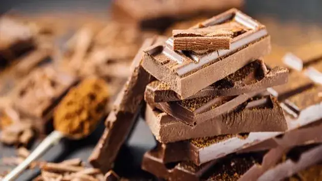 Wegańska czekolada domowa: prosty przepis, idealny smak bez mleka