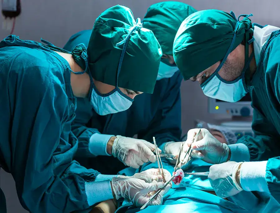 Kim jest chirurg? Droga, specjalizacje i realia zawodu lekarza