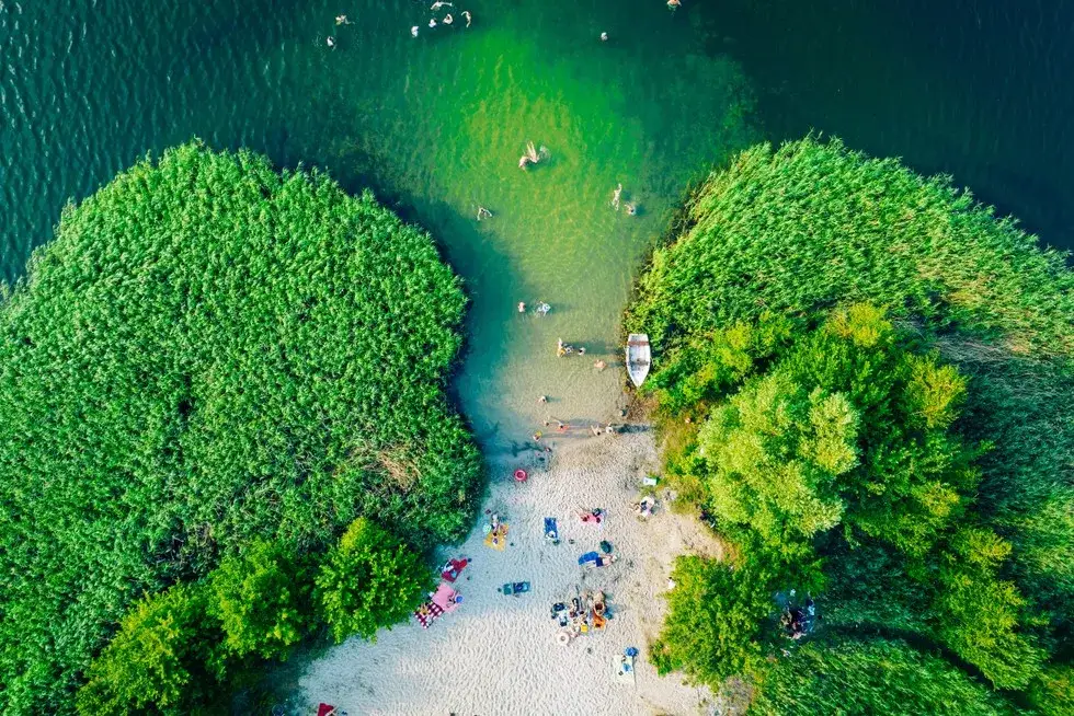 Najpiękniejsze miejsca w Polsce nad jeziorem, które musisz zobaczyć