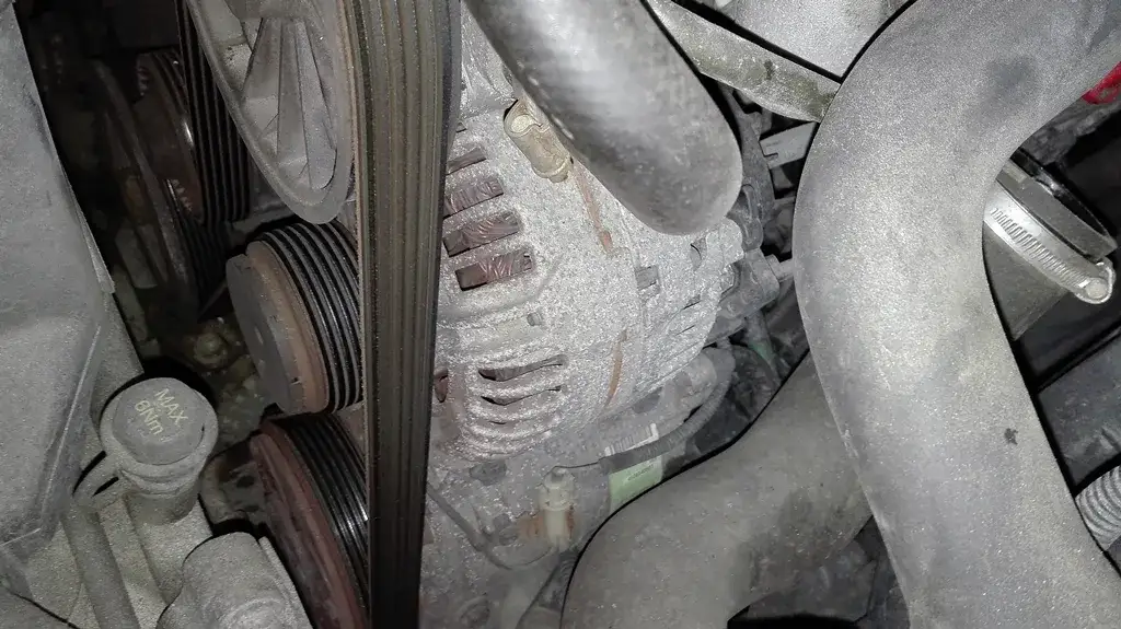 Ile czasu zajmuje wymiana alternatora? Sprawdź, zanim naprawisz auto