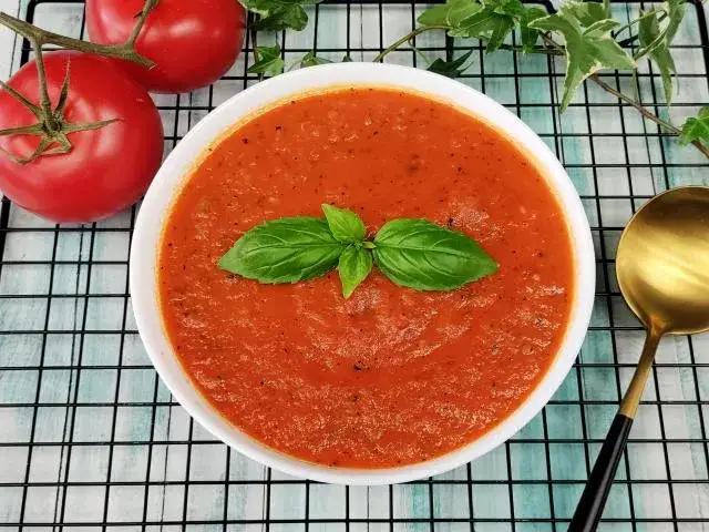 Jak zrobić sos pomidorowy z pomidorów – prosty przepis na smakowitość