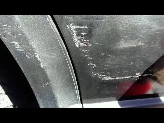 Jak naprawić porysowany zderzak - proste kroki, które uratują Twój samochód