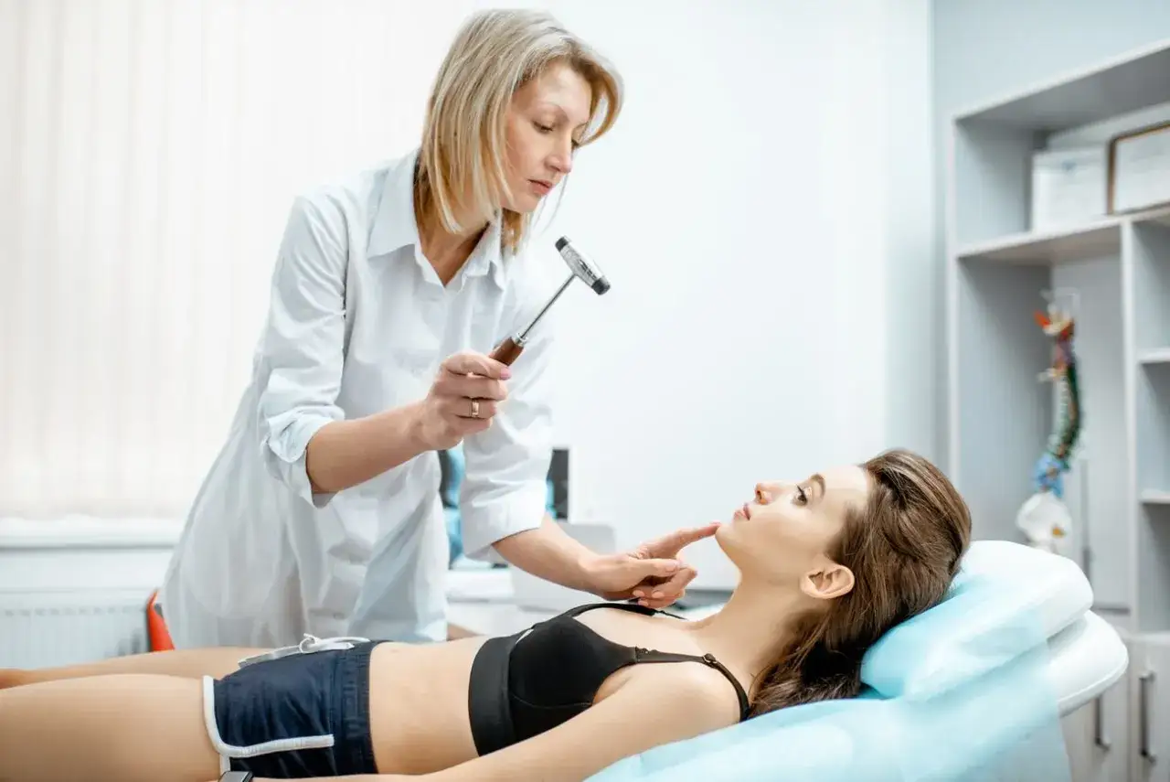 Neurolog: Czy trzeba się rozbierać? Bez obaw poznaj prawdę!