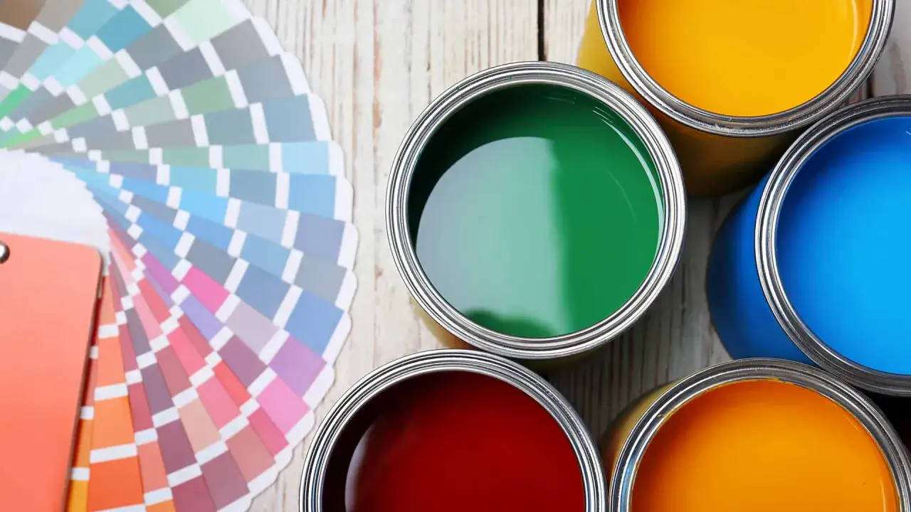Jakie farby do malowania? Ekspert radzi: uniknij błędów!