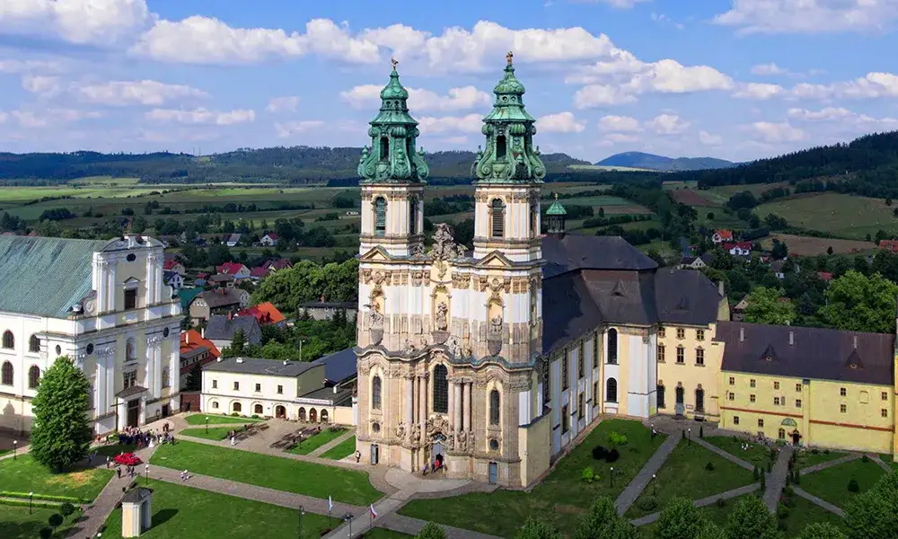 Najciekawsze atrakcje w Krzeszowie, które musisz zobaczyć