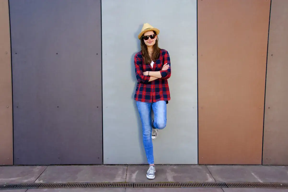 Styl casual: Co to znaczy i jak go nosić? Poradnik