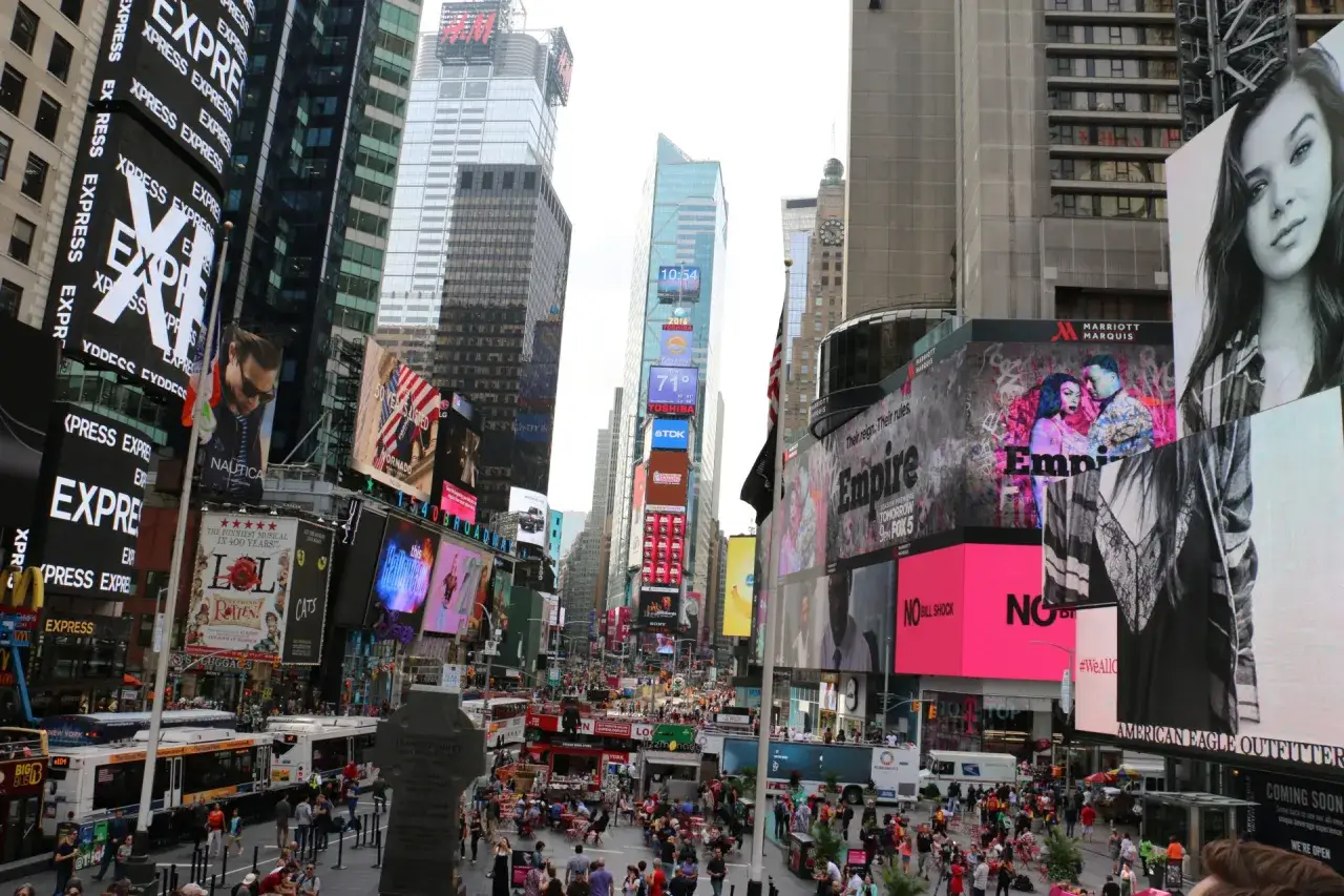 Nowy Jork: przewodnik po atrakcjach i oszczędnościach. Czy warto?