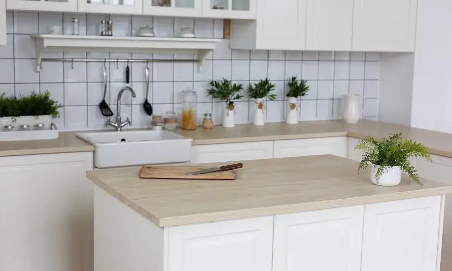 Co na blat kuchenny? Wybierz najlepszy materiał dla swojej kuchni