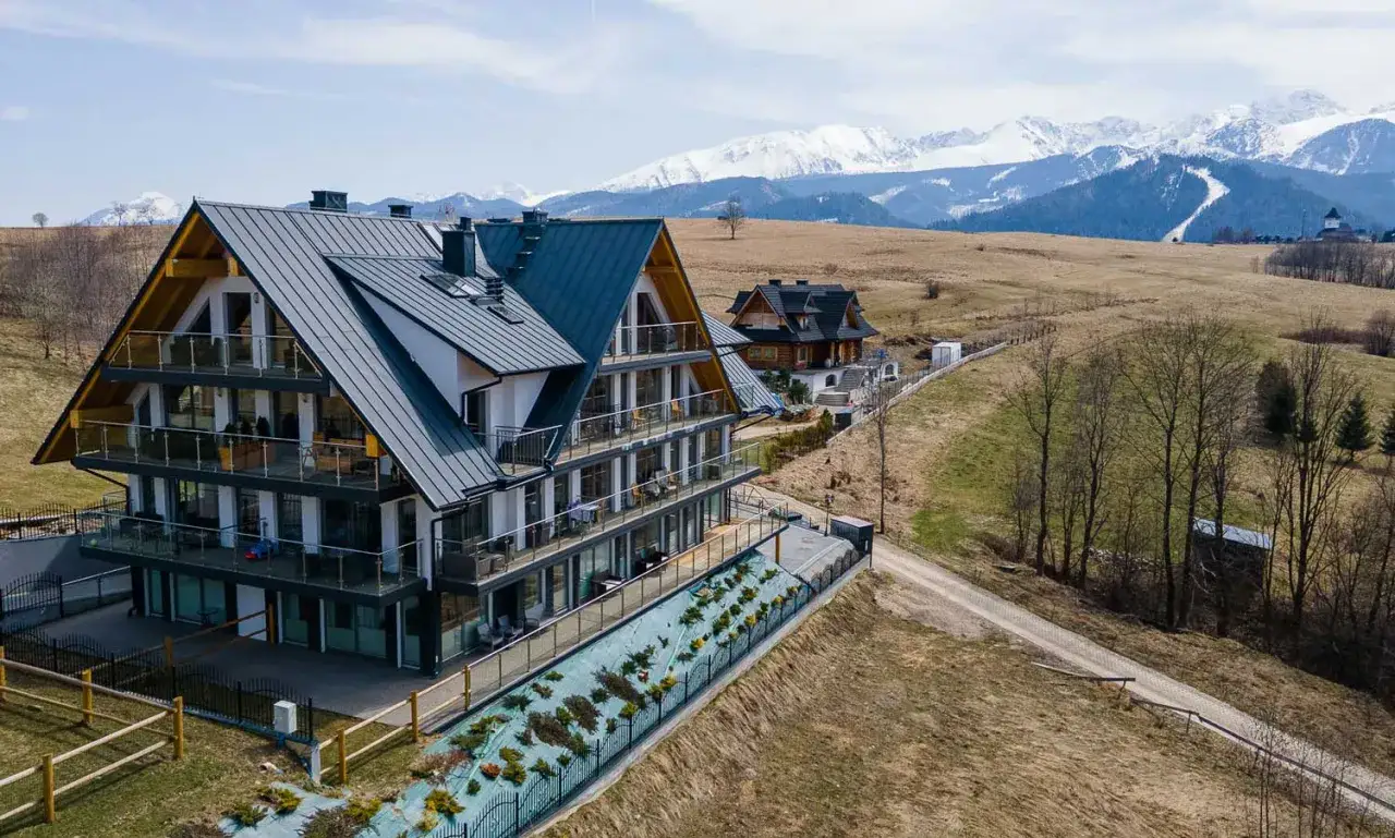 Nowoczesny apartament Wierchy Zakopane z widokiem na ośnieżone Tatry.