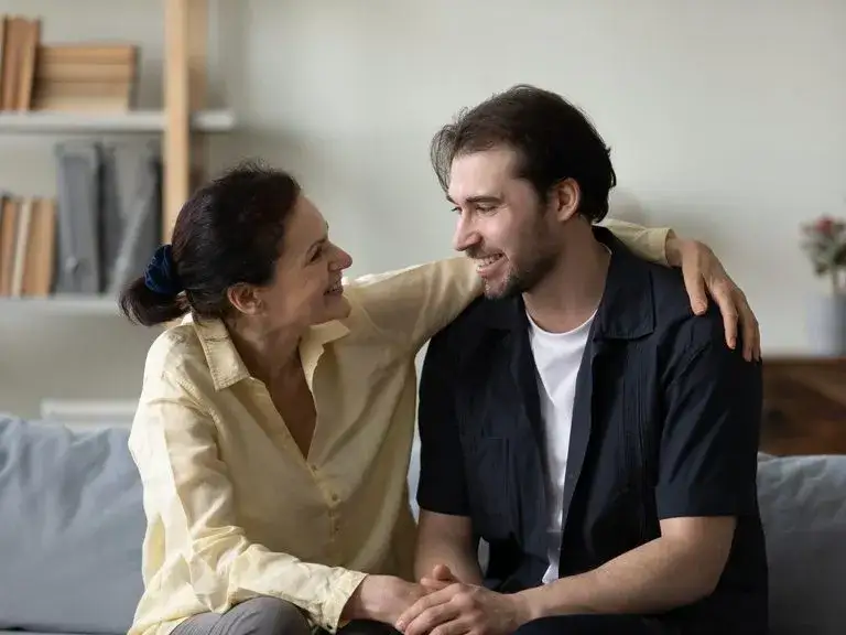 Życzenia na 18 urodziny dla syna od mamy pełne miłości i wsparcia