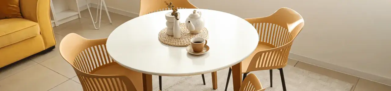 Jakie krzesła do białego stołu – idealne połączenia kolorów i stylów