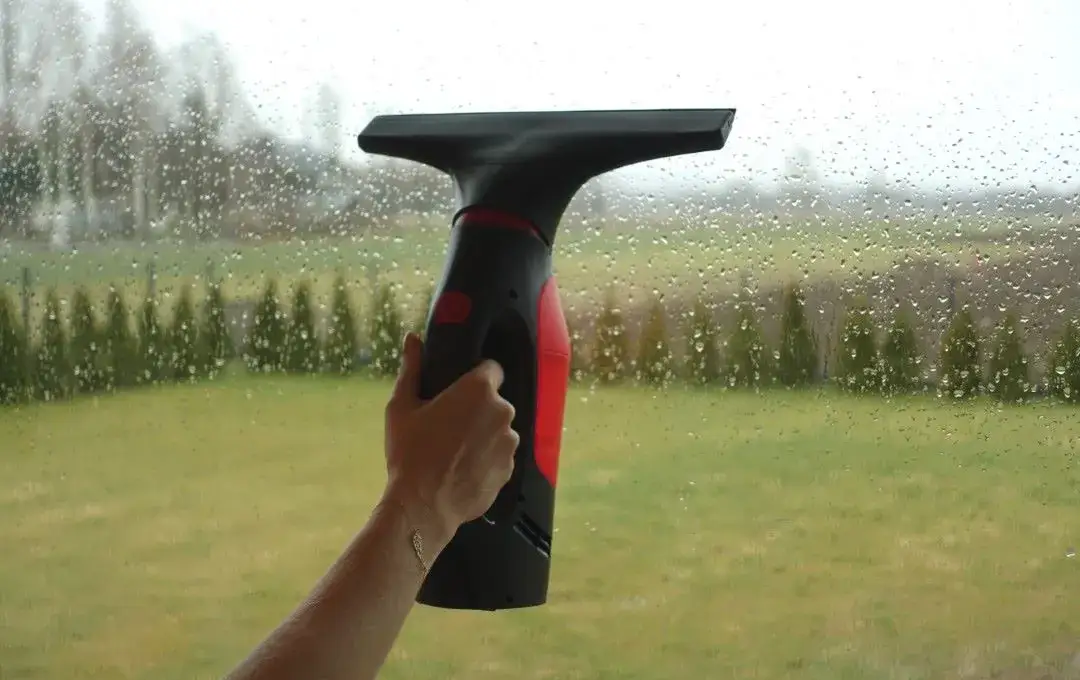 Myjka do okien od podszewki: Rewolucyjny sposób na czyste szyby bez wysiłku